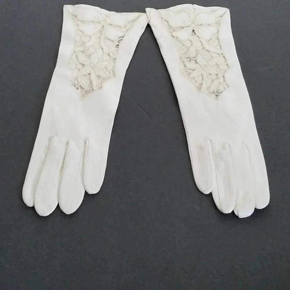 Vintage Kayser Italian Leather Cutout Gloves 6.5 White Bridal NOS 1950s Firm